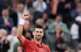 那不勒斯客场遭遇苦战,凭借毅力艰难拿下一分归途