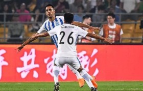 沃特福德前锋戴帽助队登上积分榜首