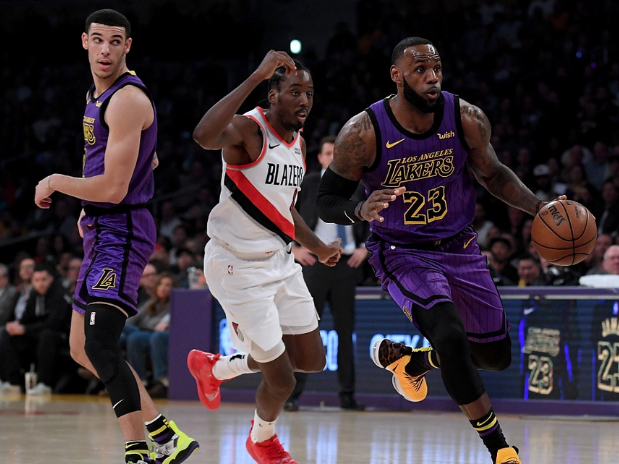  麦科勒姆连续关键球，开拓者加时击败湖人  